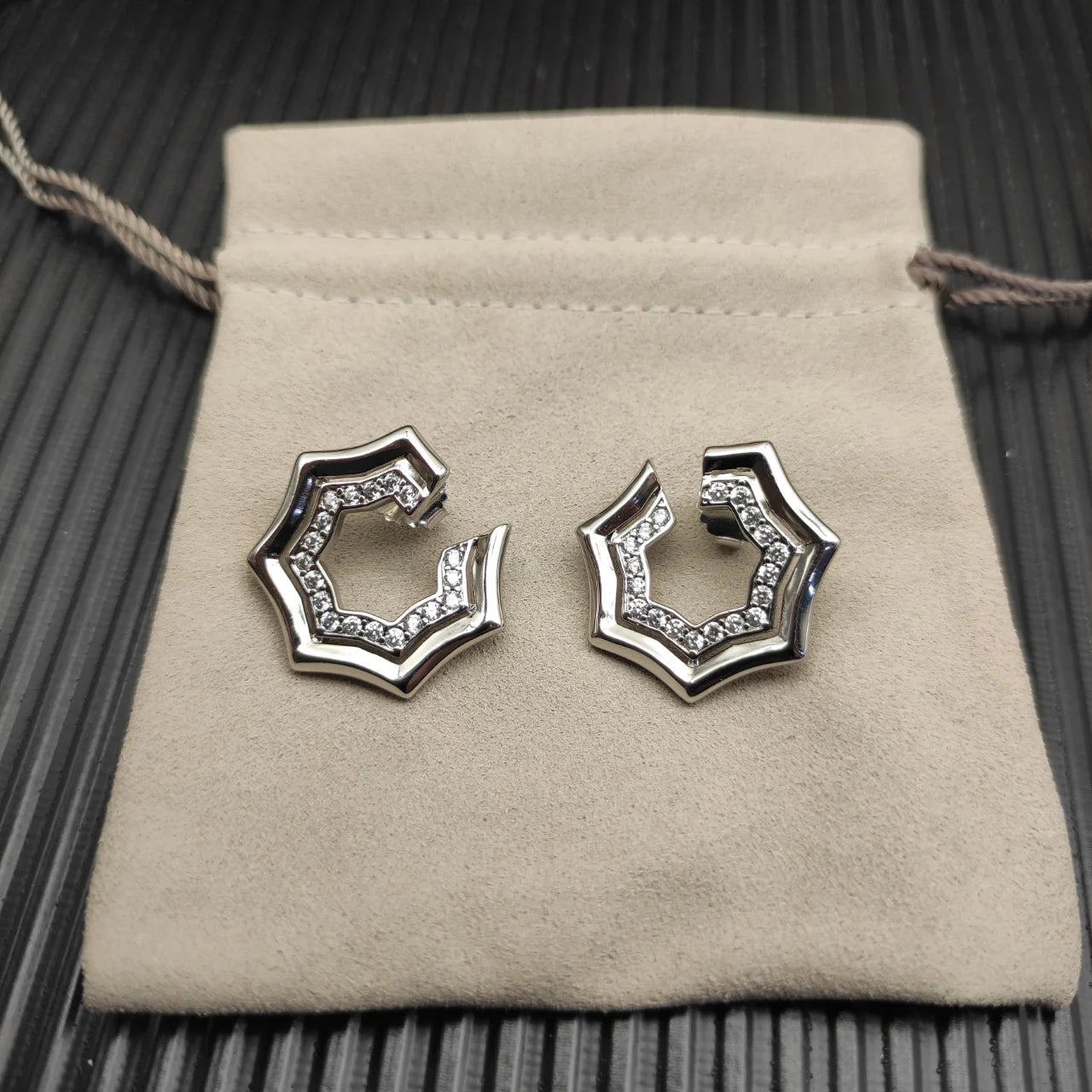 2025 New High Quality Fashion DY Jewelry Earrings Valentine's Day Gift Trendy Fashion Earrings with Contemporary Style Elements