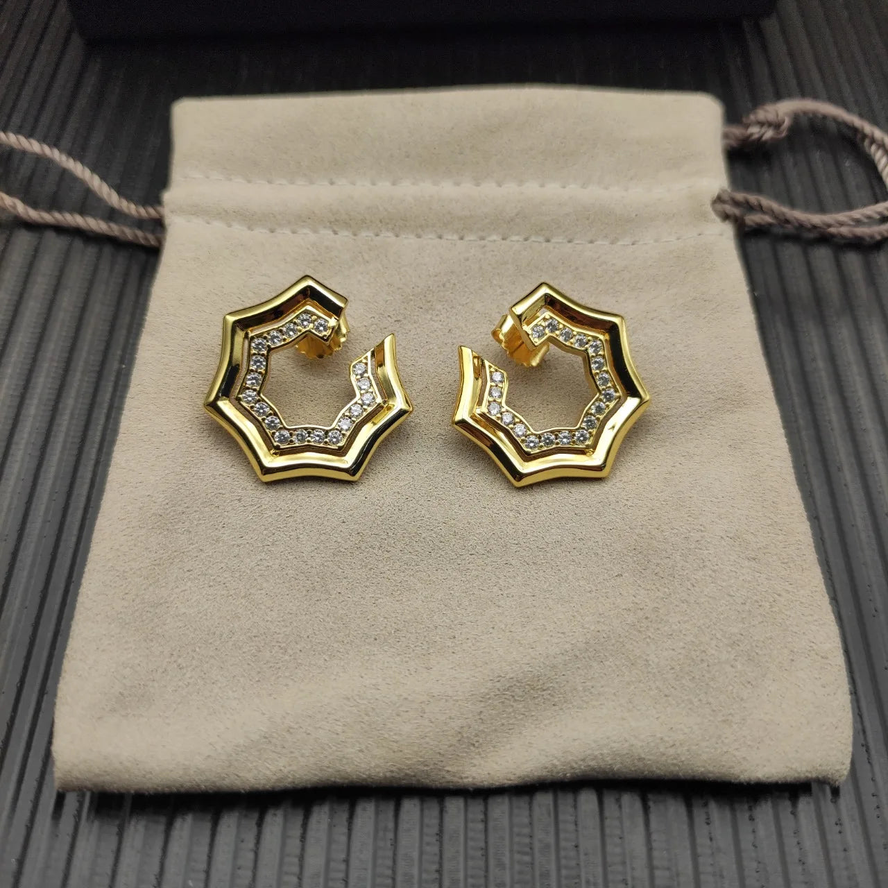 2025 New High Quality Fashion DY Jewelry Earrings Valentine's Day Gift Trendy Fashion Earrings with Contemporary Style Elements